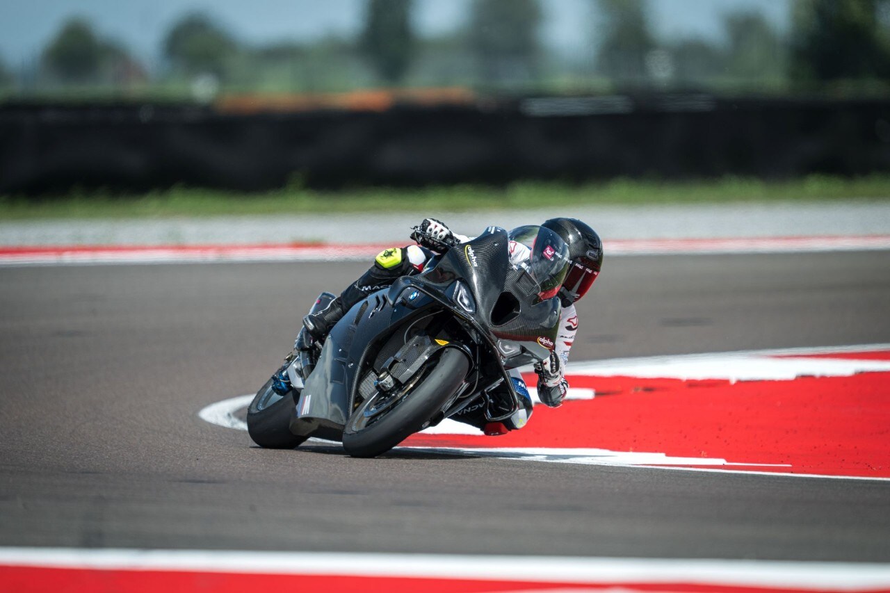 DueruoteTG #238 - Abbiamo guidato in pista la BMW che corre in SBK! 